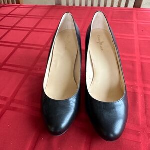 Cole Hahn Black Classic Pump - Size 9B